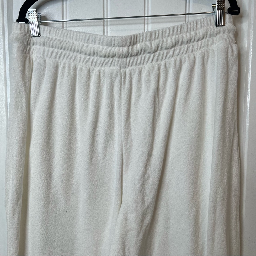 Live Well Lounge Cozy White Hooded Terry Cloth Capri Length Set. Size 18/20W. - Picture 10 of 14